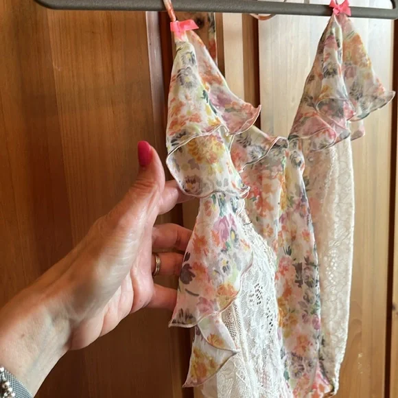 Victoria's Secret Floral Lace Chemise - Pink and White - Picture 4 of 9